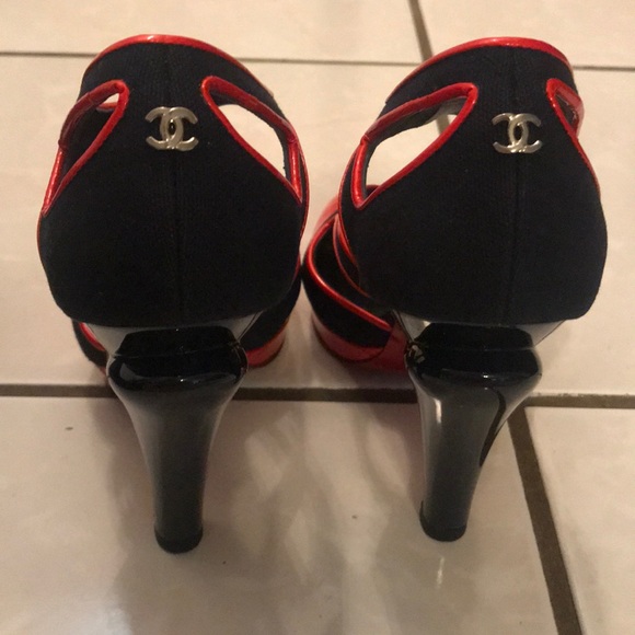 Chanel Navy and Red Heels size 35.5 Brand New Cond - Picture 5 of 8